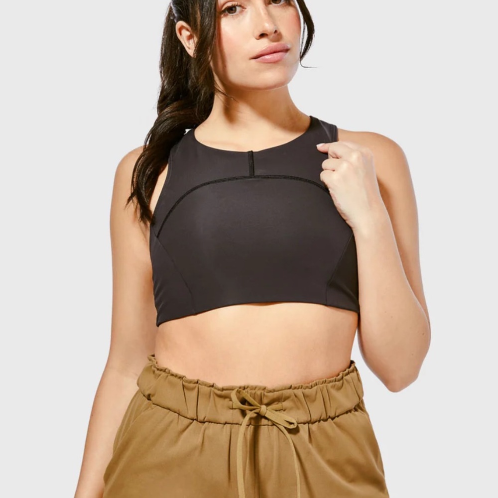 LULULEMON BLK TOUGH TRAIN HIGH NECK BRA. NEW WITH TAGS. size 4.